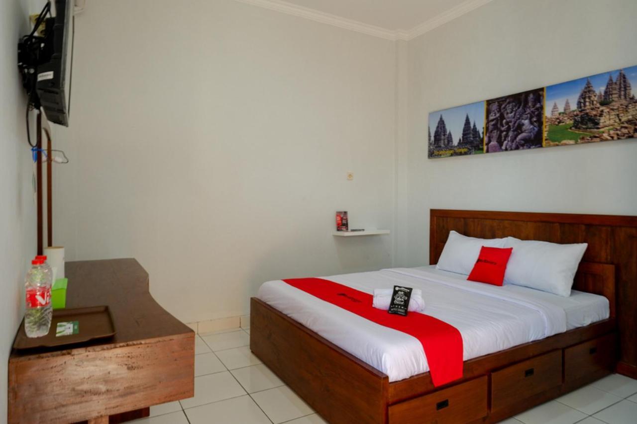 Reddoorz Near Padang Golf Adisucipto Hotel Potrojayan Eksteriør billede