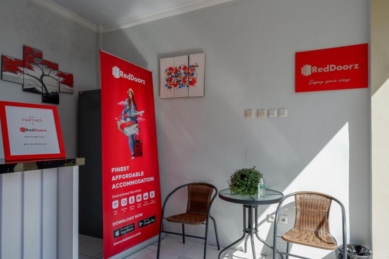 Reddoorz Near Padang Golf Adisucipto Hotel Potrojayan Eksteriør billede
