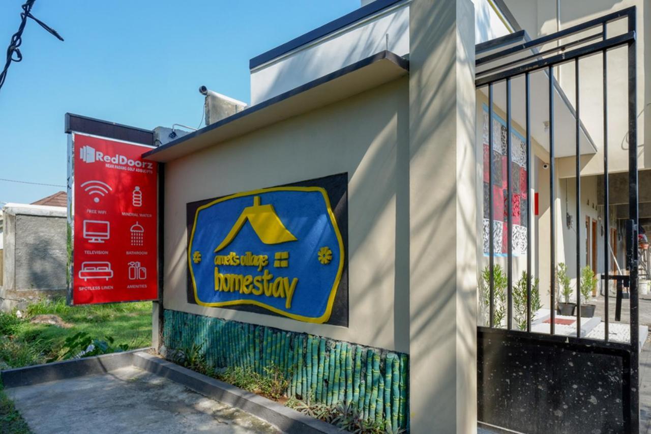 Reddoorz Near Padang Golf Adisucipto Hotel Potrojayan Eksteriør billede