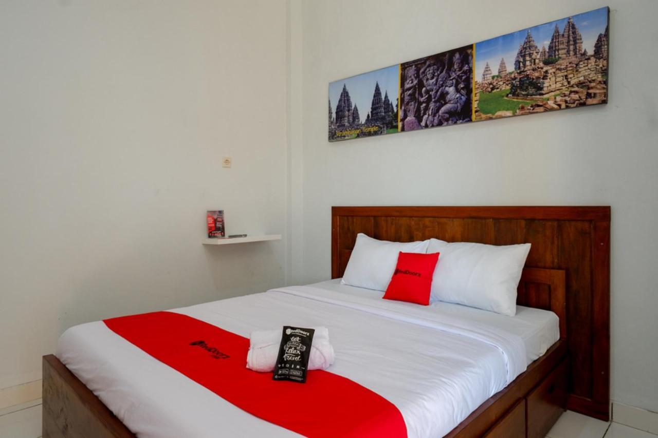 Reddoorz Near Padang Golf Adisucipto Hotel Potrojayan Eksteriør billede
