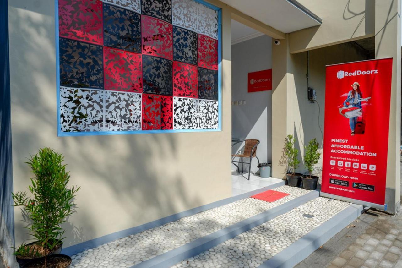 Reddoorz Near Padang Golf Adisucipto Hotel Potrojayan Eksteriør billede