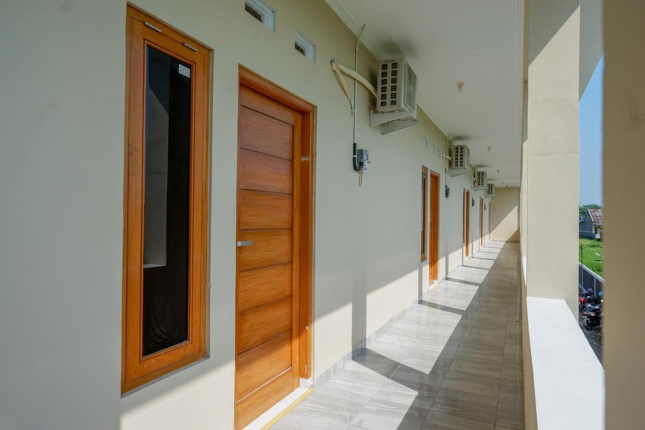 Reddoorz Near Padang Golf Adisucipto Hotel Potrojayan Eksteriør billede