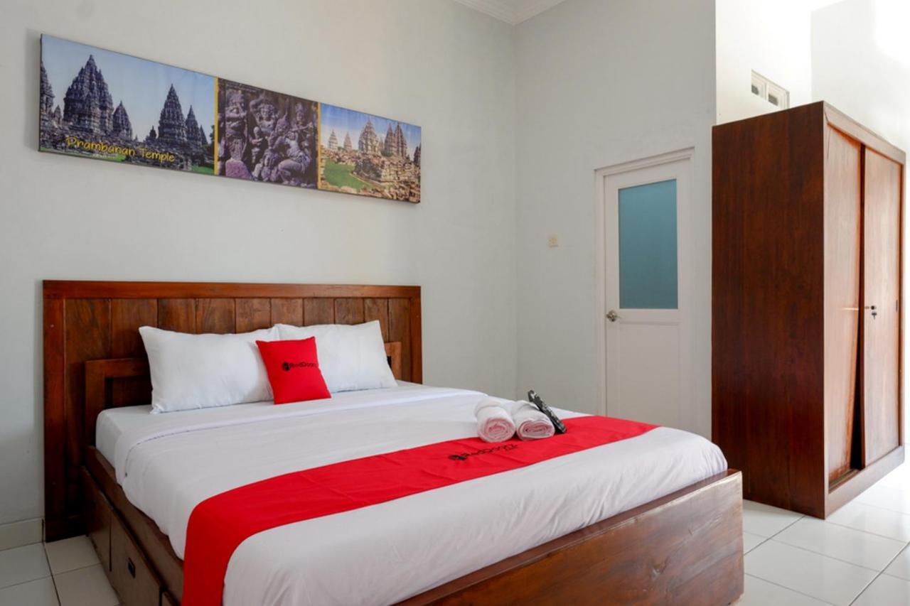 Reddoorz Near Padang Golf Adisucipto Hotel Potrojayan Eksteriør billede