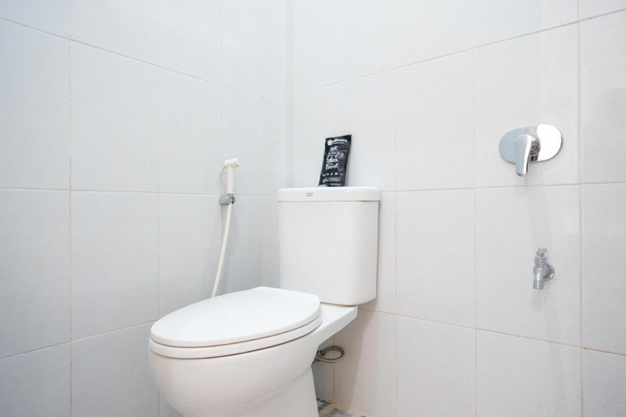 Reddoorz Near Padang Golf Adisucipto Hotel Potrojayan Eksteriør billede