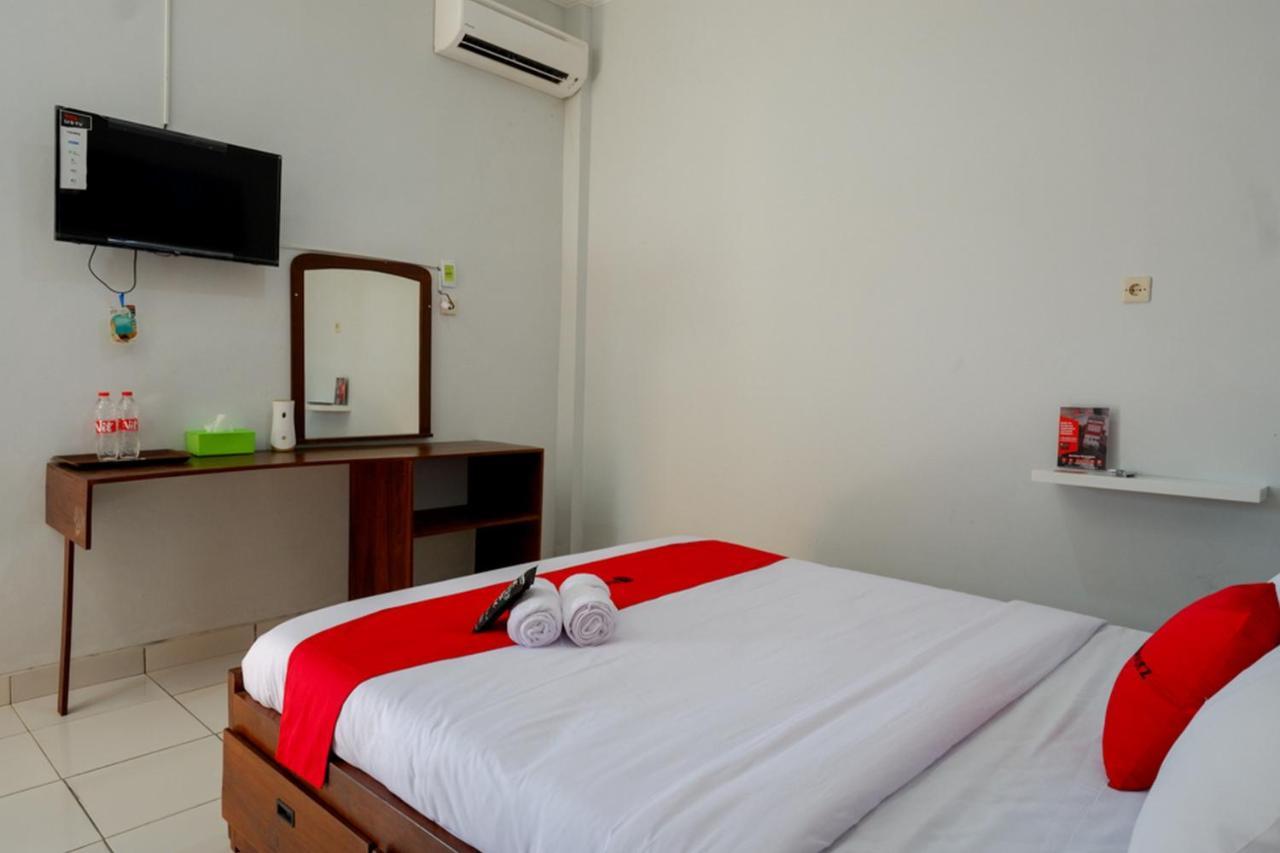 Reddoorz Near Padang Golf Adisucipto Hotel Potrojayan Eksteriør billede